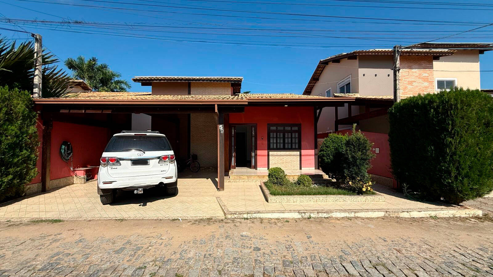 #749 - Casa em condomínio para Locação em Campos dos Goytacazes - RJ