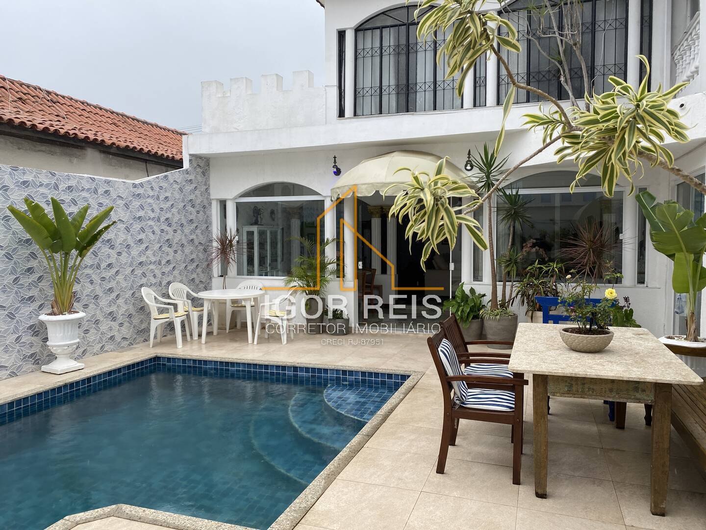 ▶ Casa Estilosa no Flamboyant – 4 Quartos, Piscina e Mezanino✅
