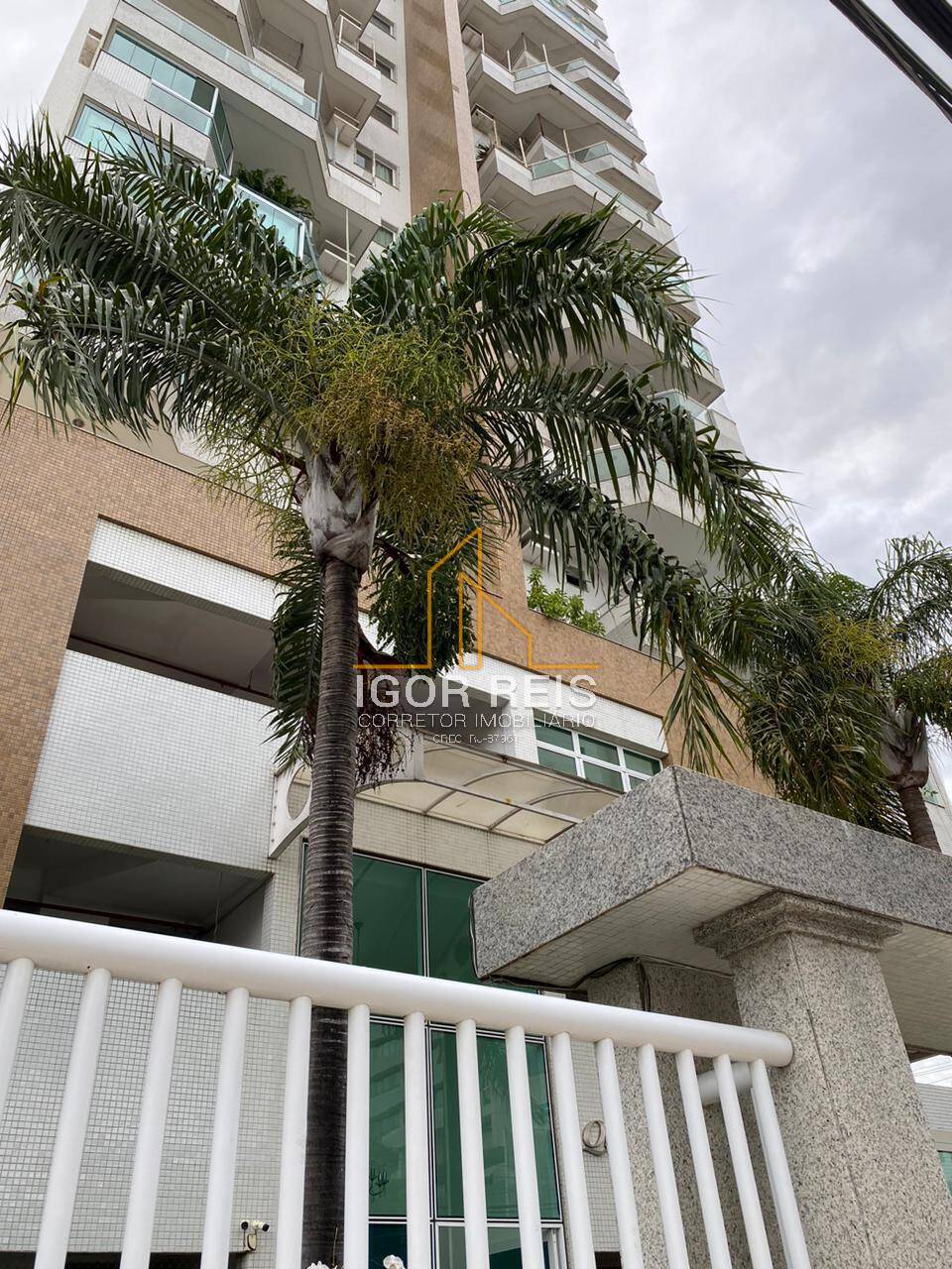 Apartamento à venda com 3 quartos, 169m² - Foto 2