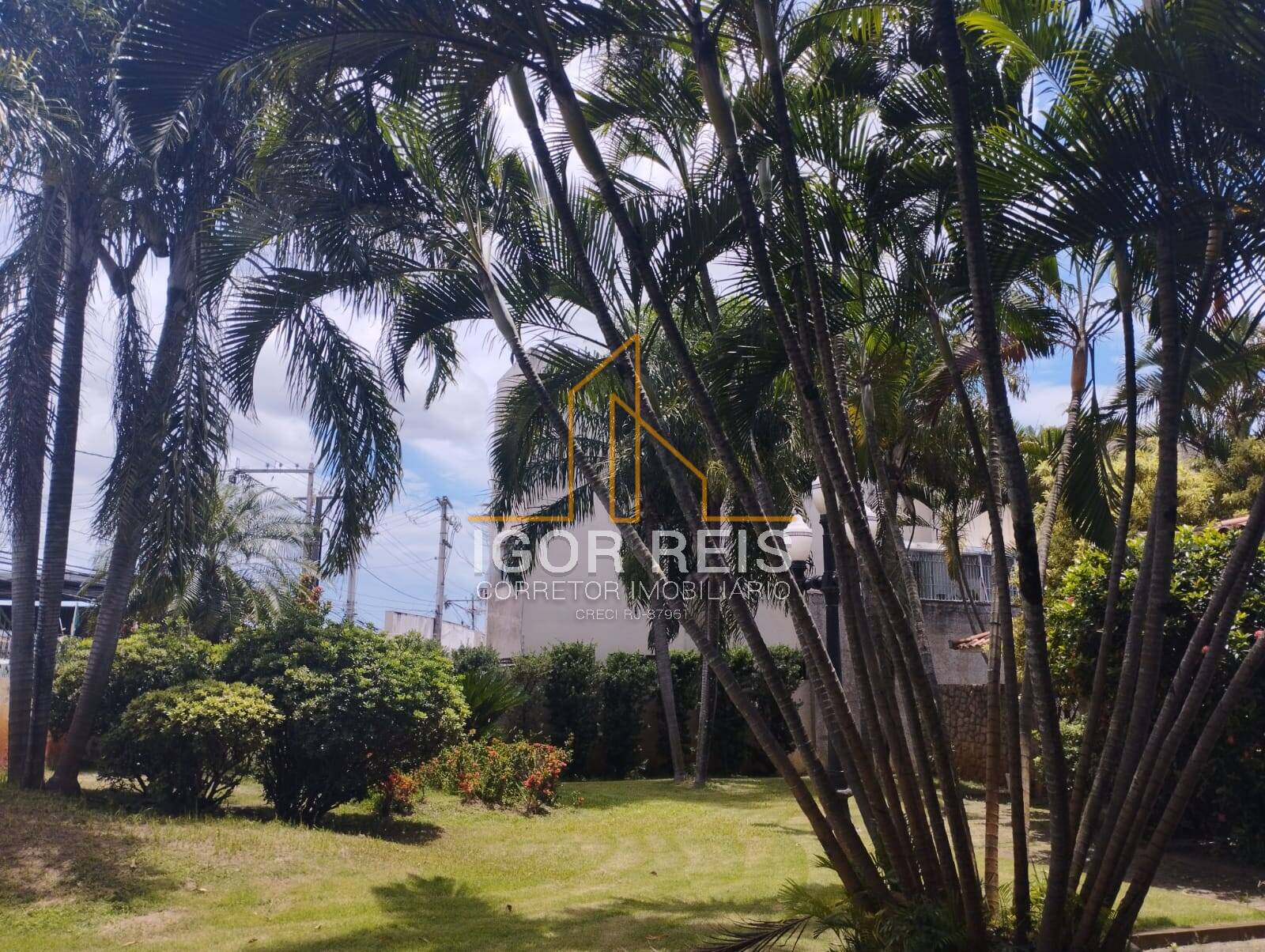 Excepcional Casa Linear com Piscina e Espaço Verde, 1700 m², em Campos-RJ"