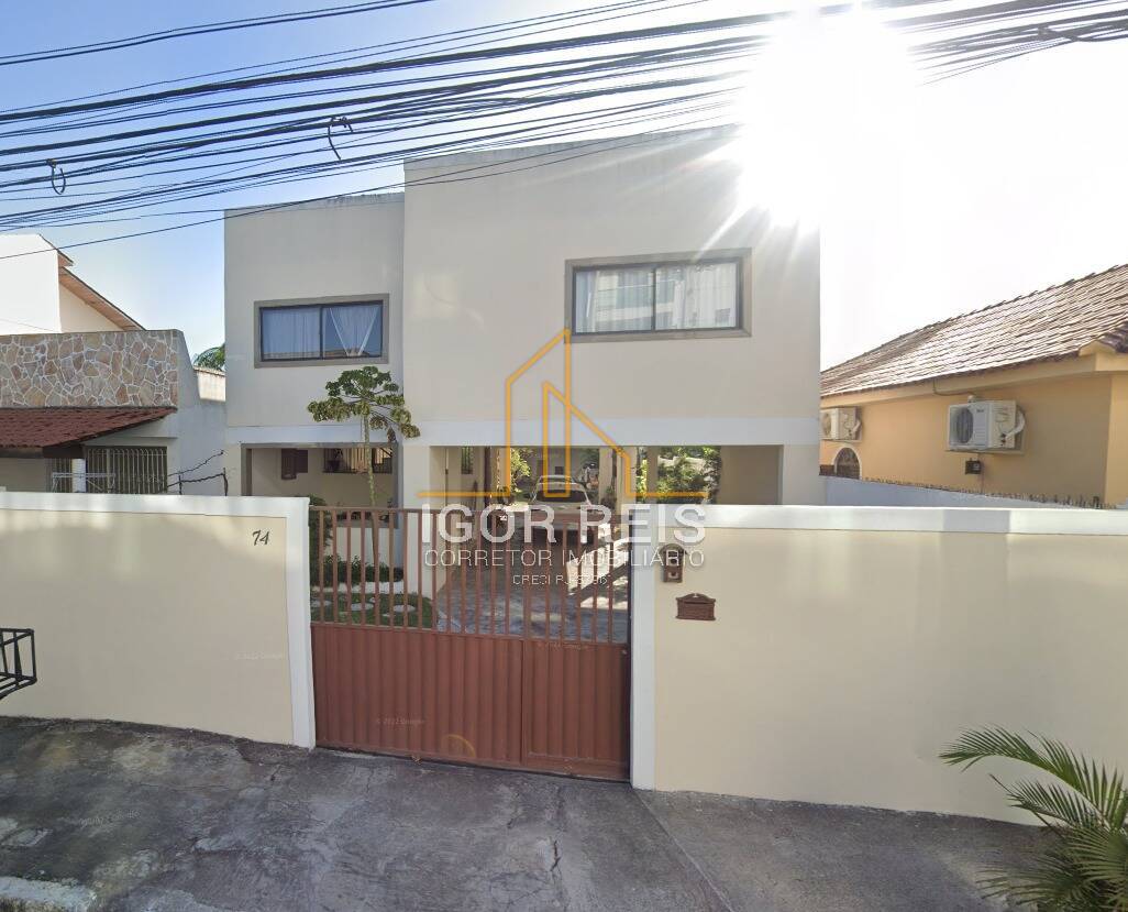 Casa à venda com 4 quartos, 230m² - Foto 1