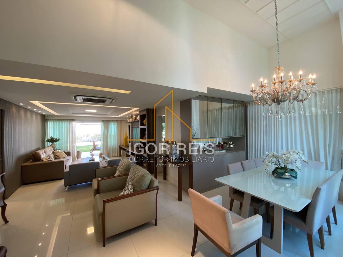 Casa de Condomínio à venda com 4 quartos, 450m² - Foto 1