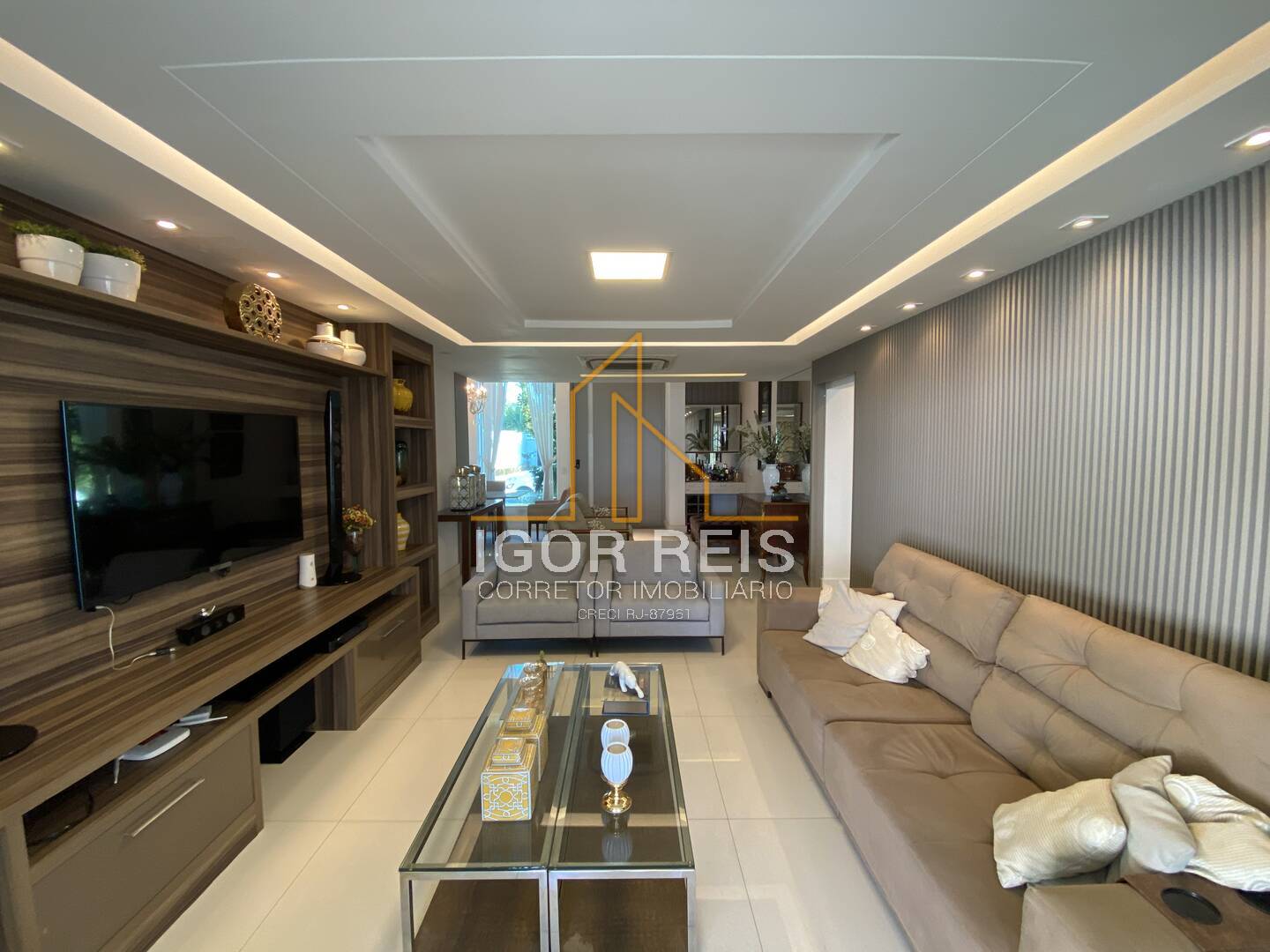 Casa de Condomínio à venda com 4 quartos, 450m² - Foto 3