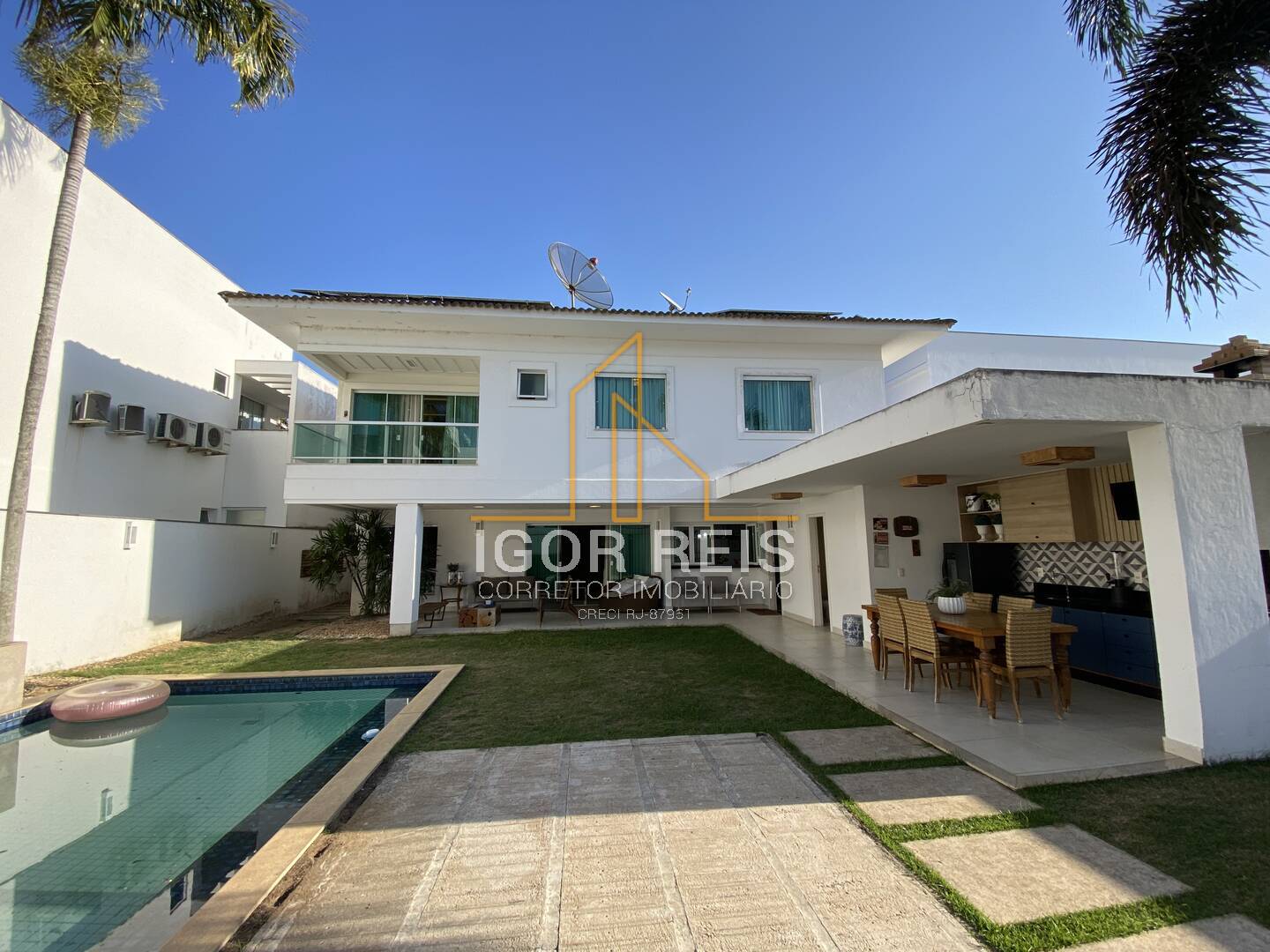 Casa de Condomínio à venda com 4 quartos, 450m² - Foto 2