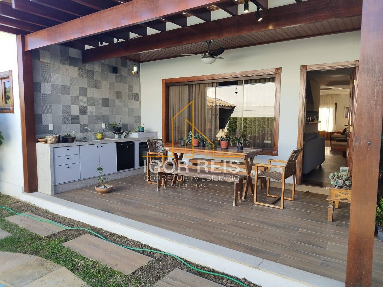 Elegante Casa à Venda no Condomínio Golden Garden em Campos dos Goytacazes