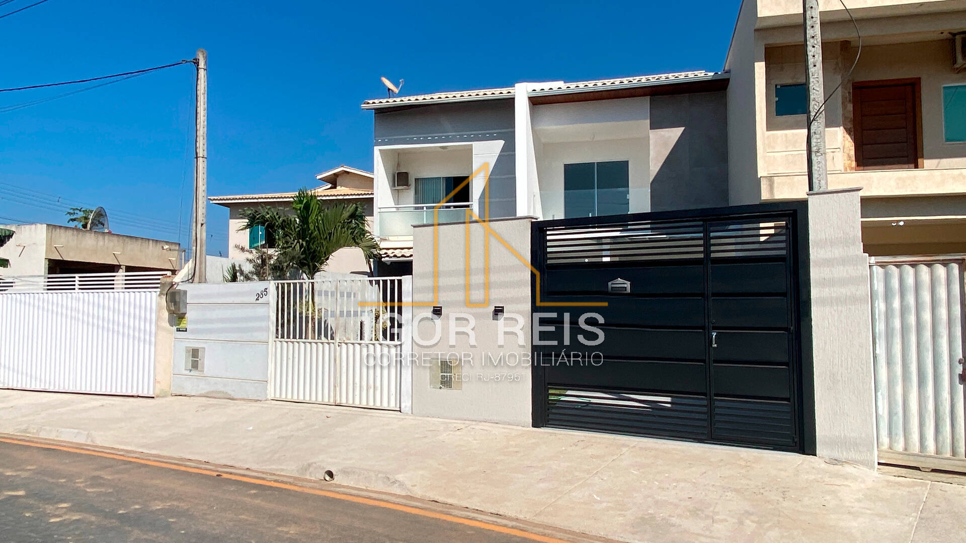 Casa à venda com 3 quartos, 200m² - Foto 1