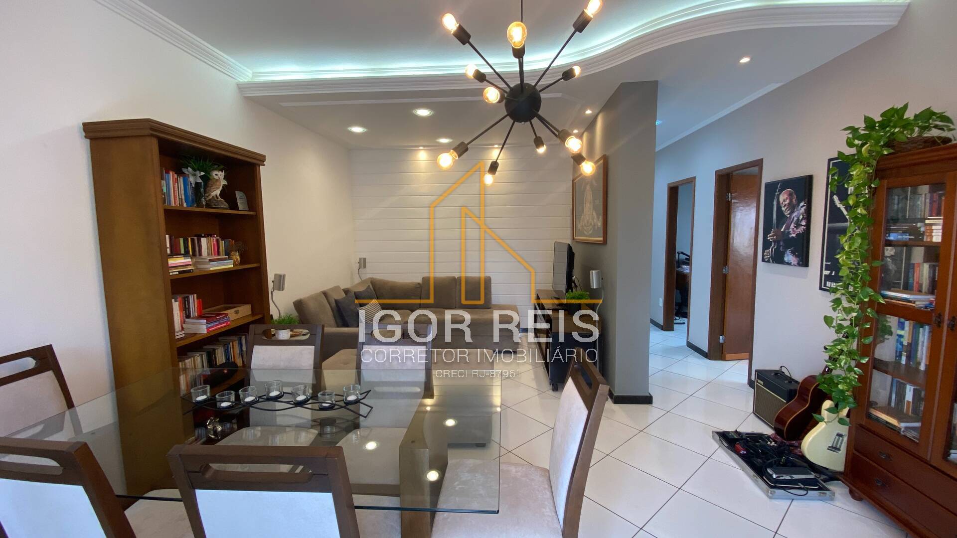 Casa de Condomínio à venda e aluguel com 3 quartos, 300m² - Foto 1