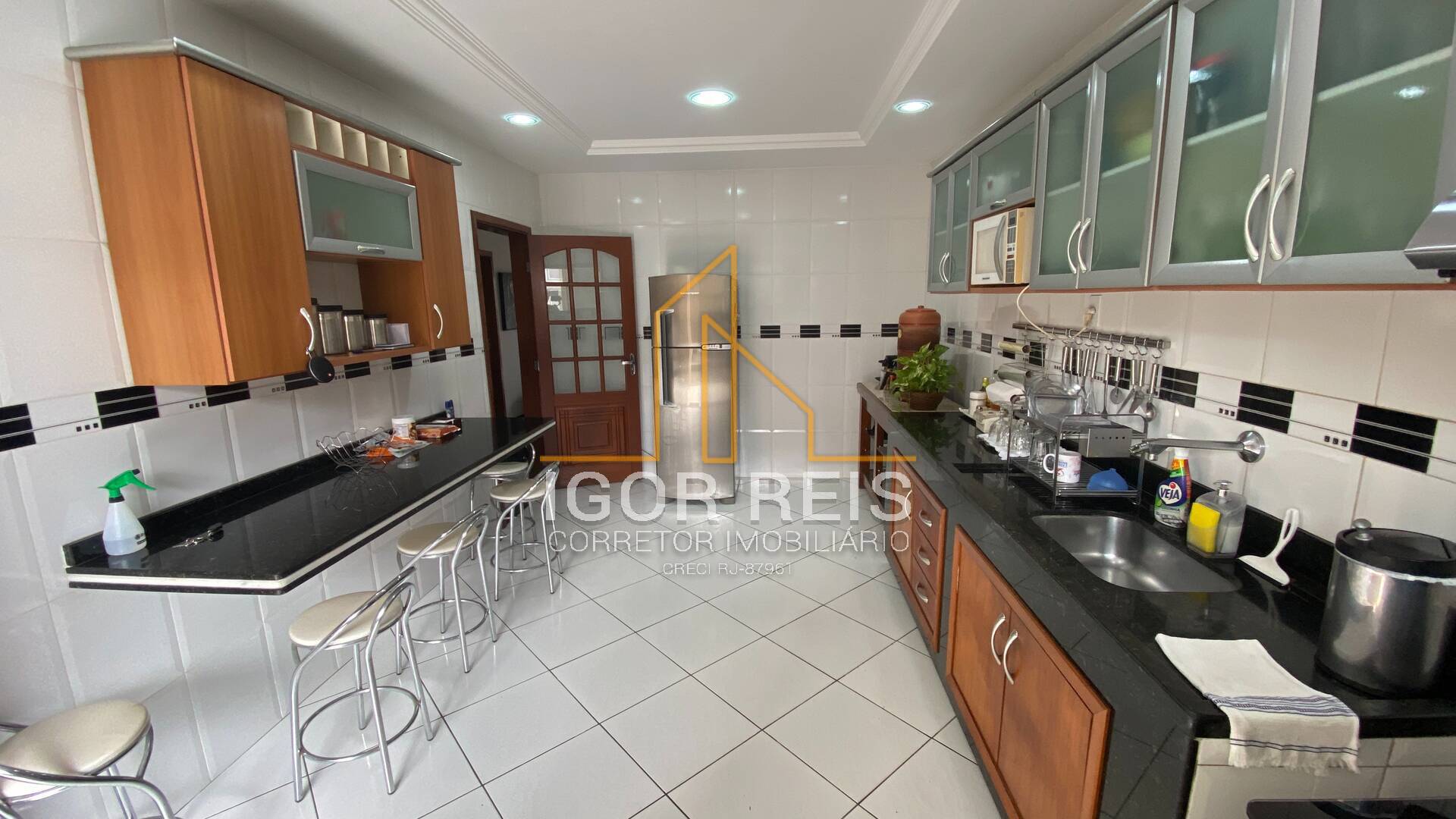 Casa de Condomínio à venda e aluguel com 3 quartos, 300m² - Foto 4
