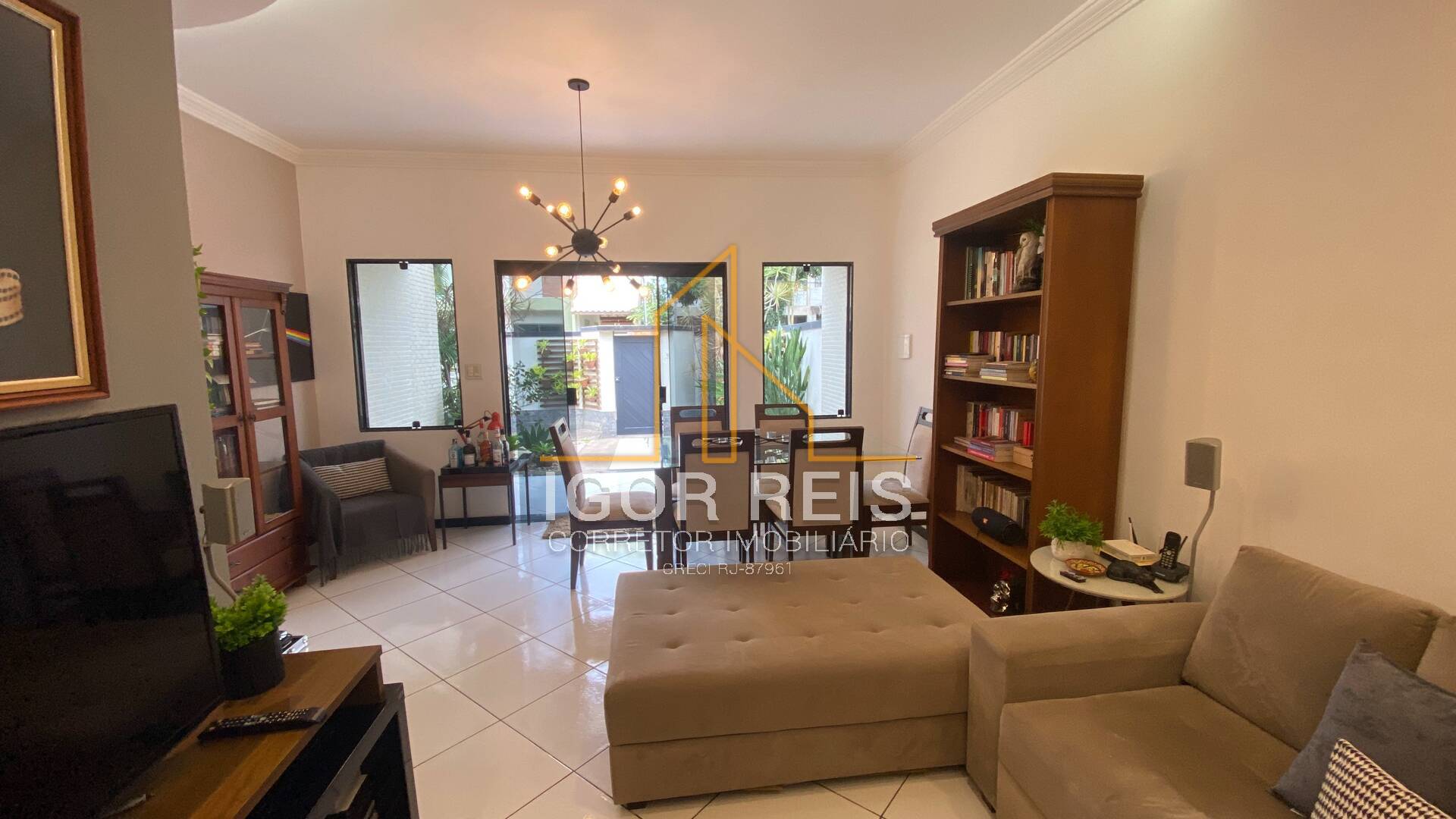 Casa de Condomínio à venda e aluguel com 3 quartos, 300m² - Foto 2