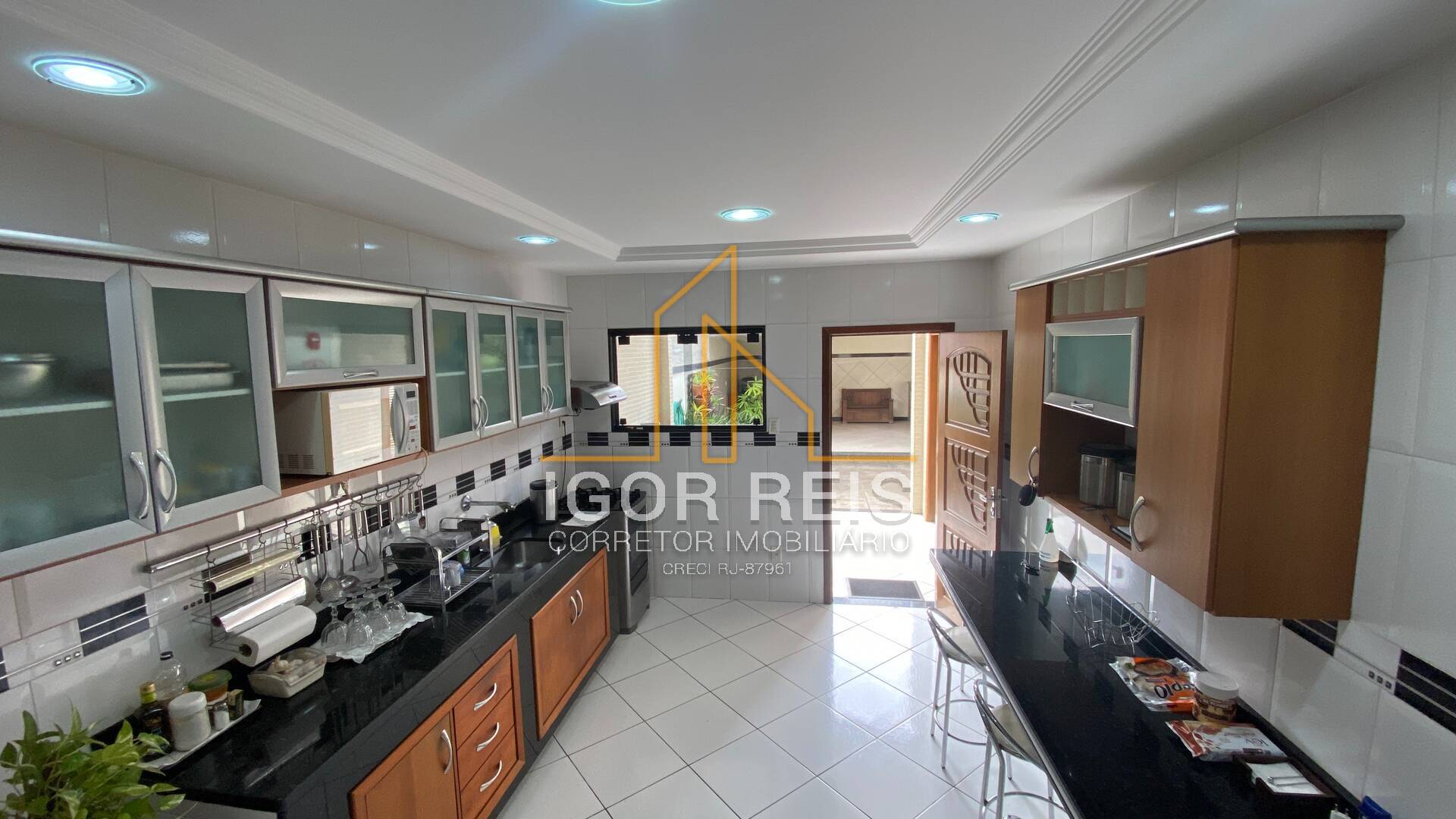 Casa de Condomínio à venda e aluguel com 3 quartos, 300m² - Foto 3