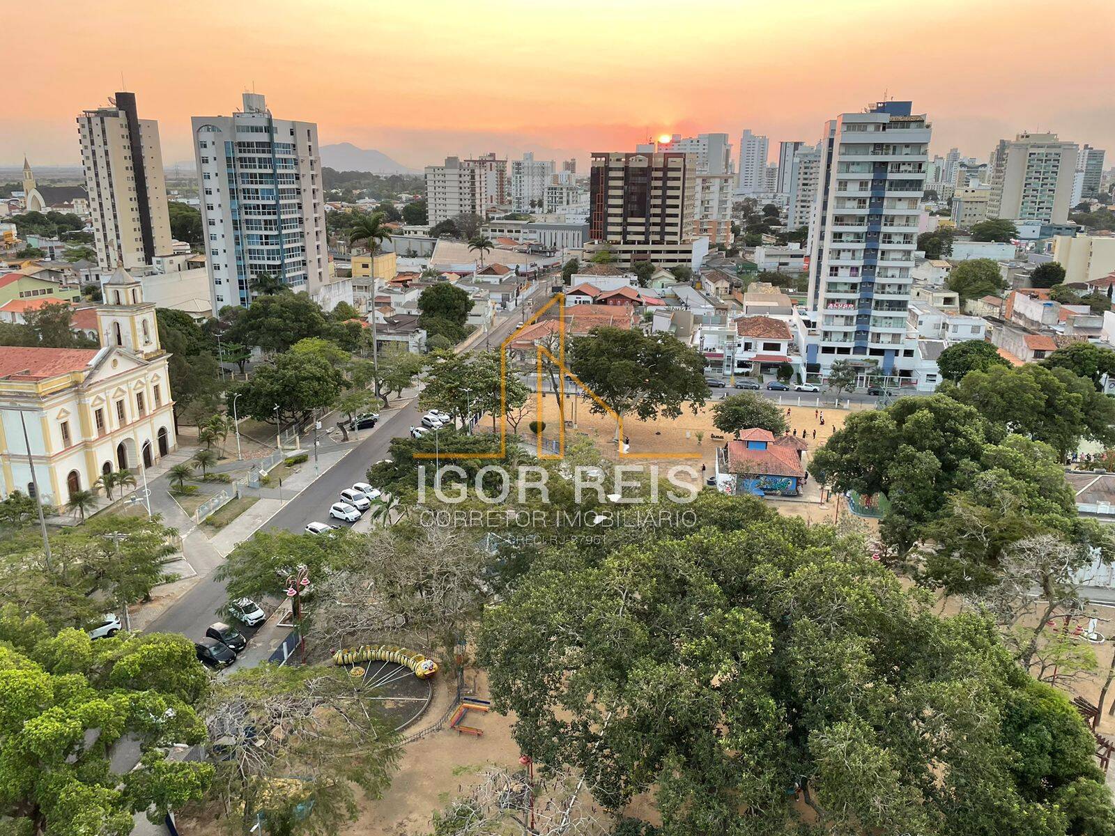 Apartamento à venda com 2 quartos, 65m² - Foto 1