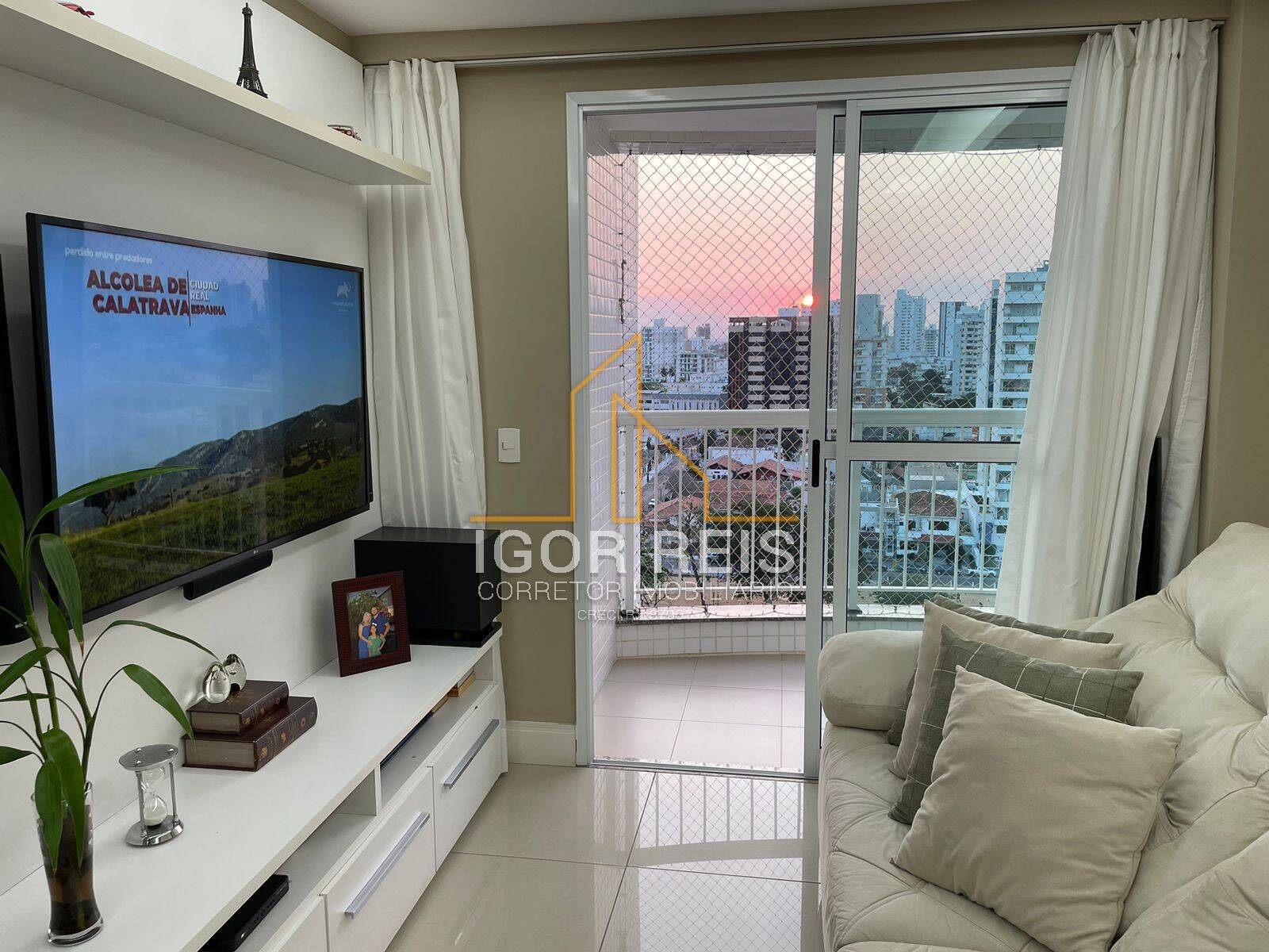 Apartamento à venda com 2 quartos, 65m² - Foto 4