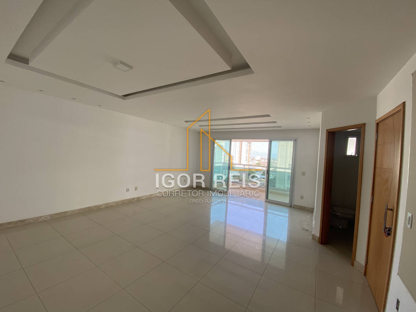 Apartamento à venda com 3 quartos, 156m² - Foto 2