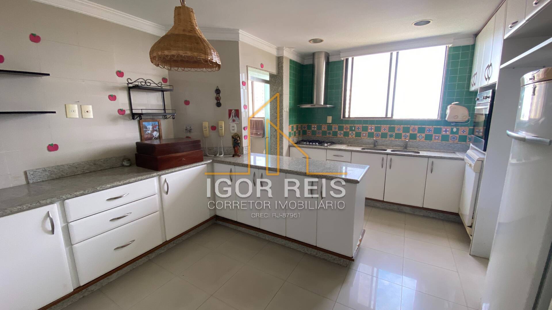 Apartamento à venda com 3 quartos, 186m² - Foto 19