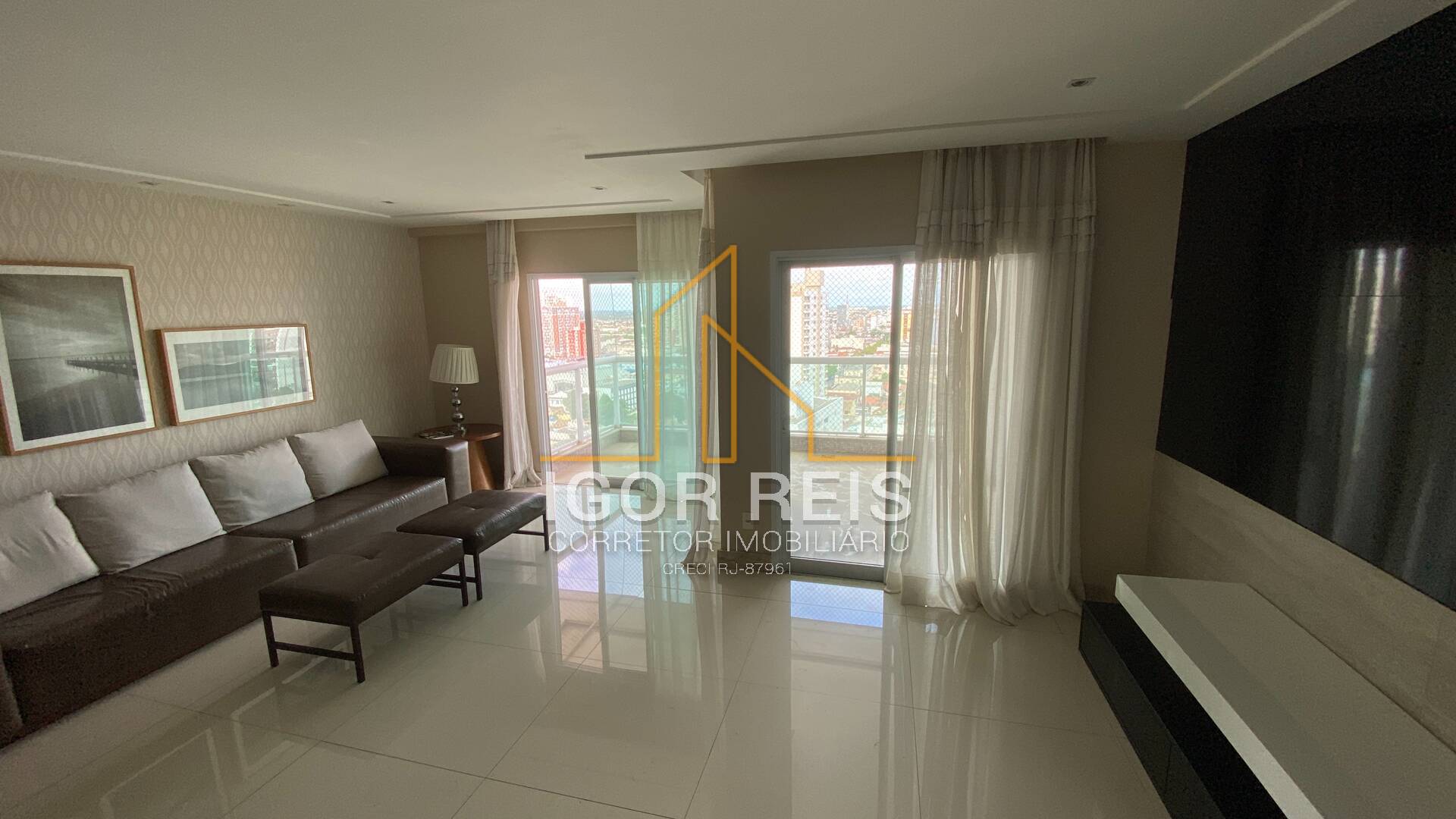 Apartamento à venda com 3 quartos, 160m² - Foto 2