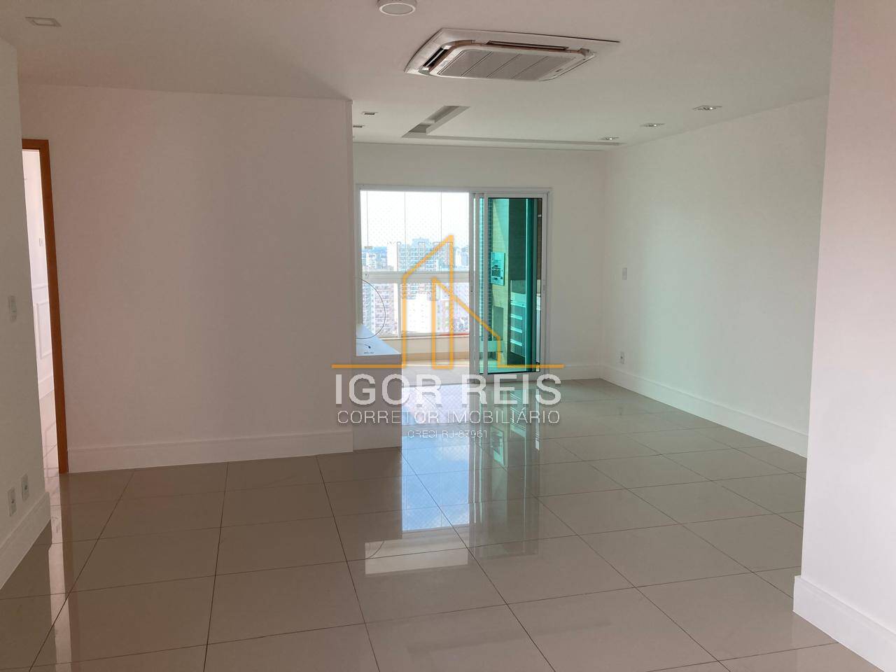 Apartamento à venda com 3 quartos, 105m² - Foto 1