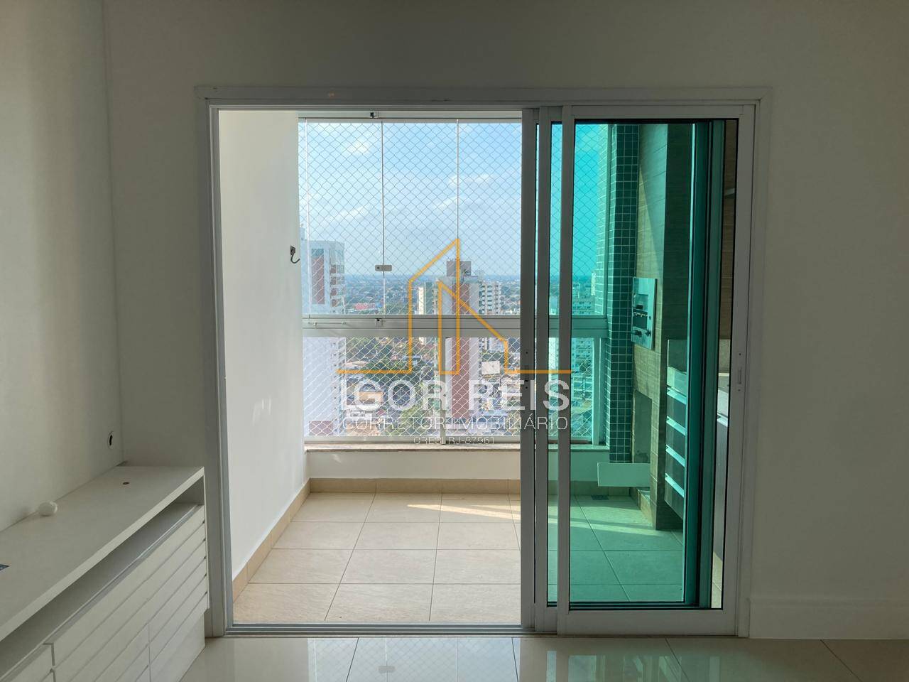 Apartamento à venda com 3 quartos, 105m² - Foto 2