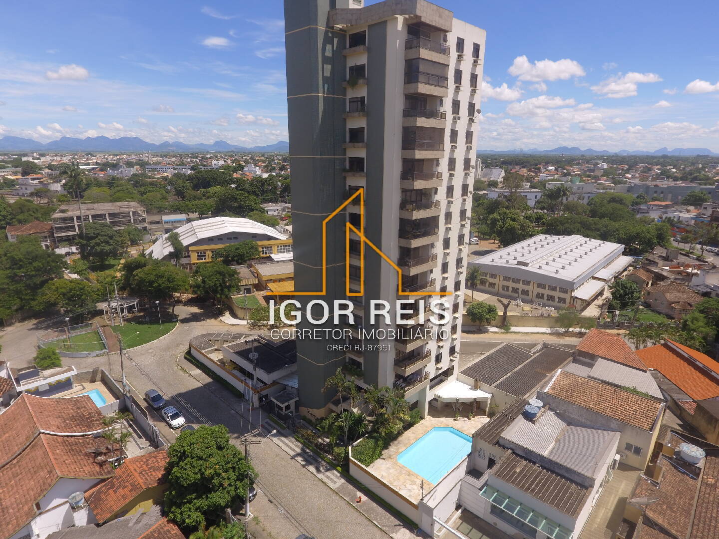 Apartamento à venda com 3 quartos, 186m² - Foto 1