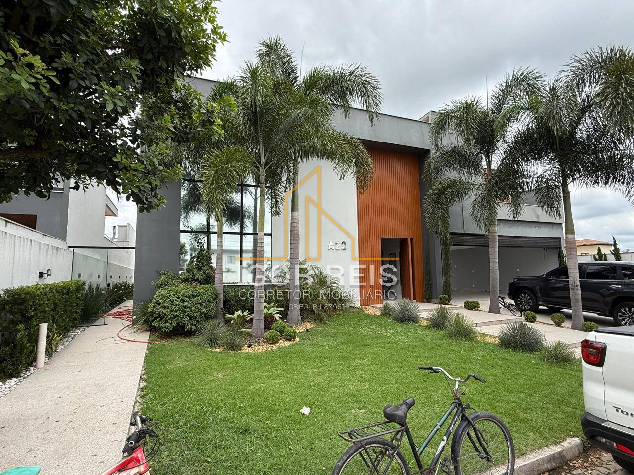Casa para Locação no Cond Athenas – 4 Suítes, Varanda Gourmet e Piscina