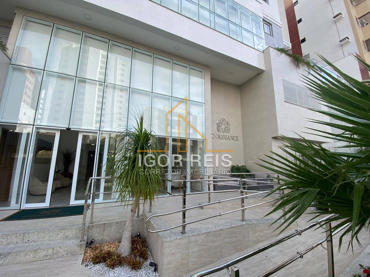 Apartamento à venda com 3 quartos, 131m² - Foto 1