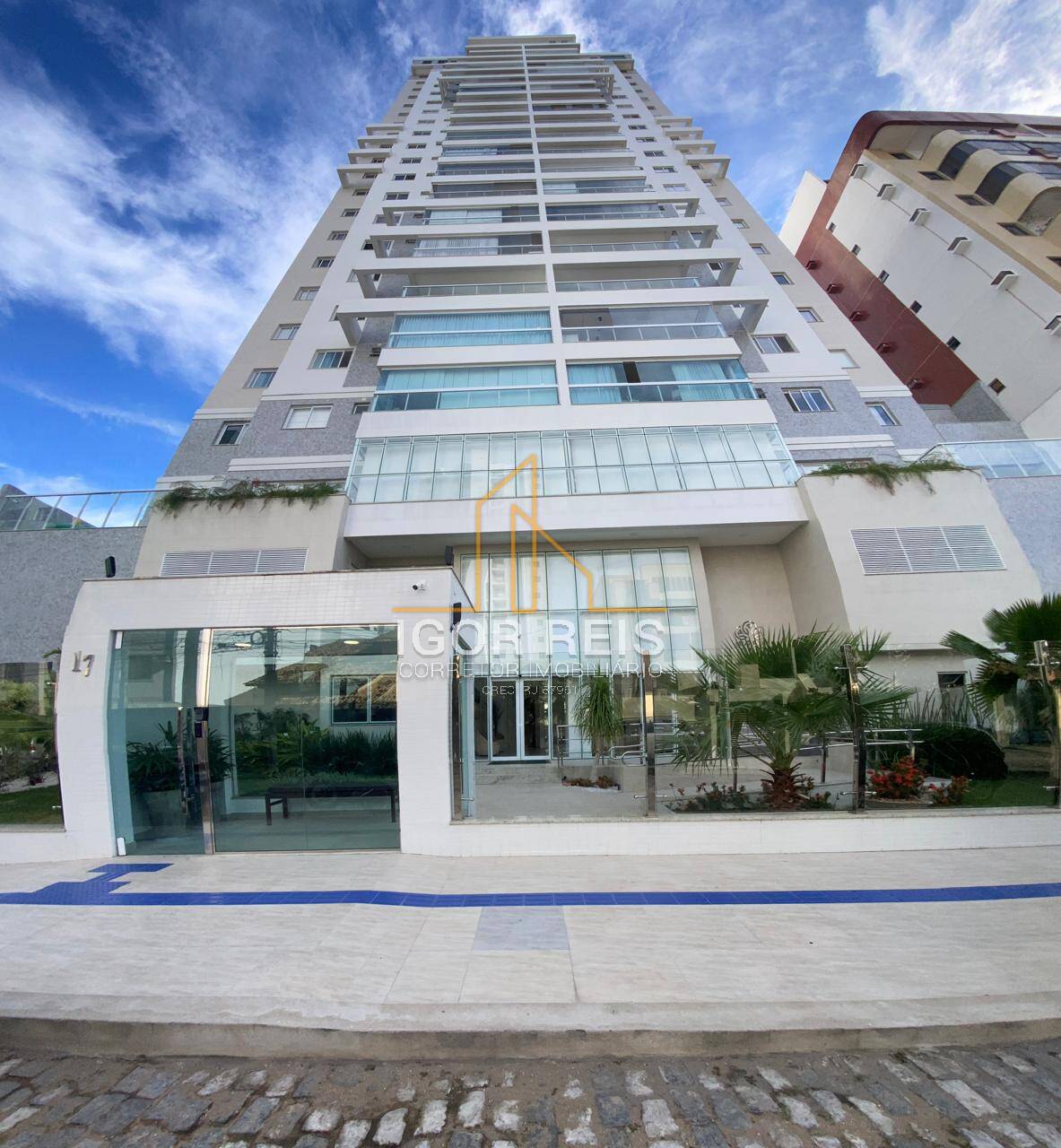 Apartamento à venda com 3 quartos, 131m² - Foto 2