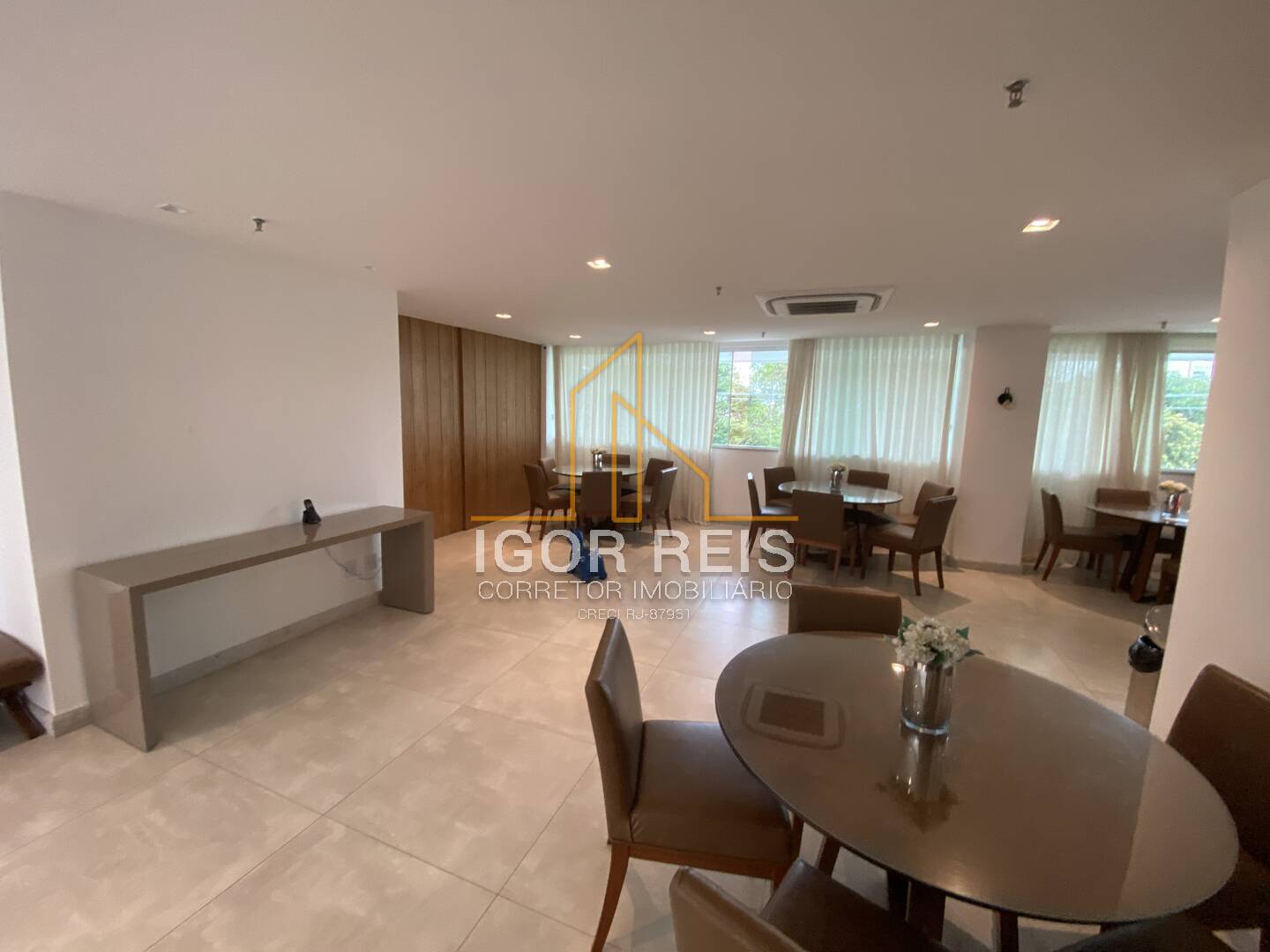 Apartamento para alugar com 3 quartos, 140m² - Foto 12
