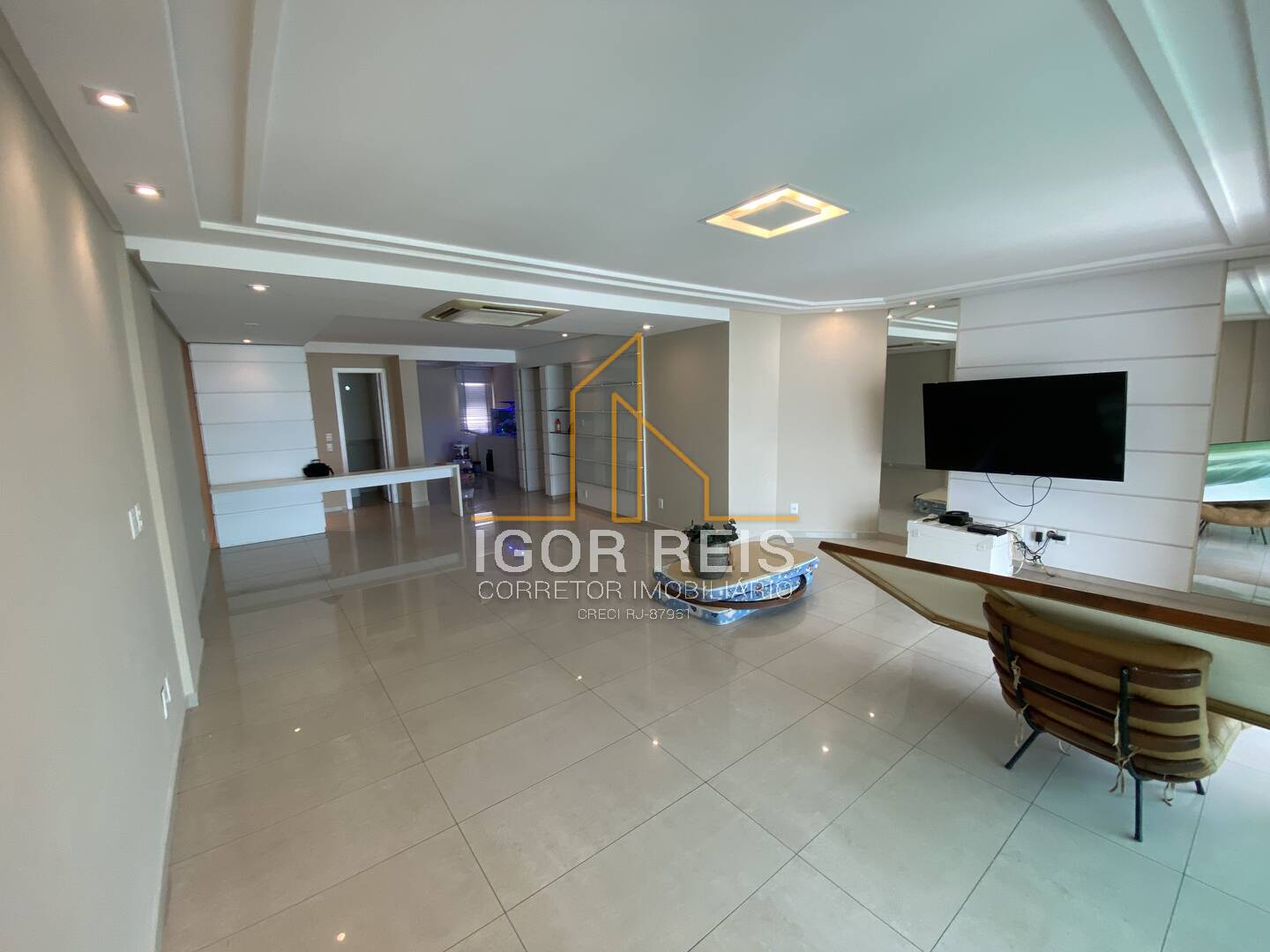 Apartamento para alugar com 4 quartos, 200m² - Foto 1