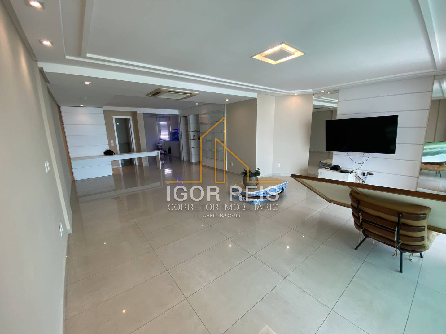Apartamento para alugar com 4 quartos, 200m² - Foto 3