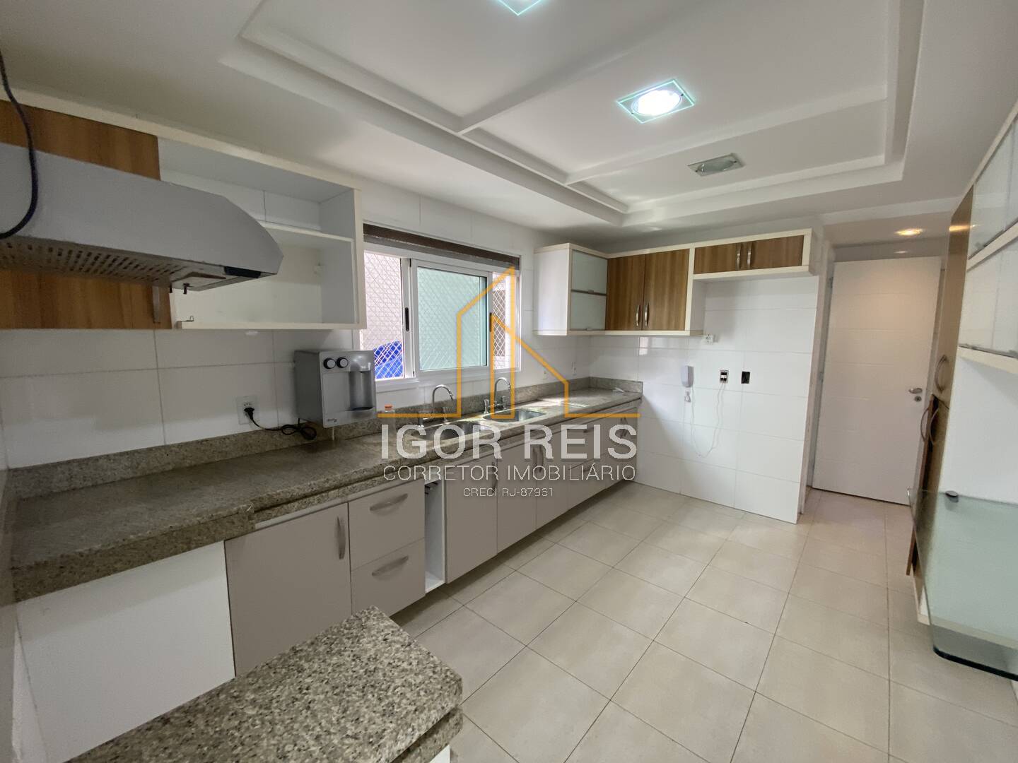 Apartamento para alugar com 4 quartos, 200m² - Foto 8