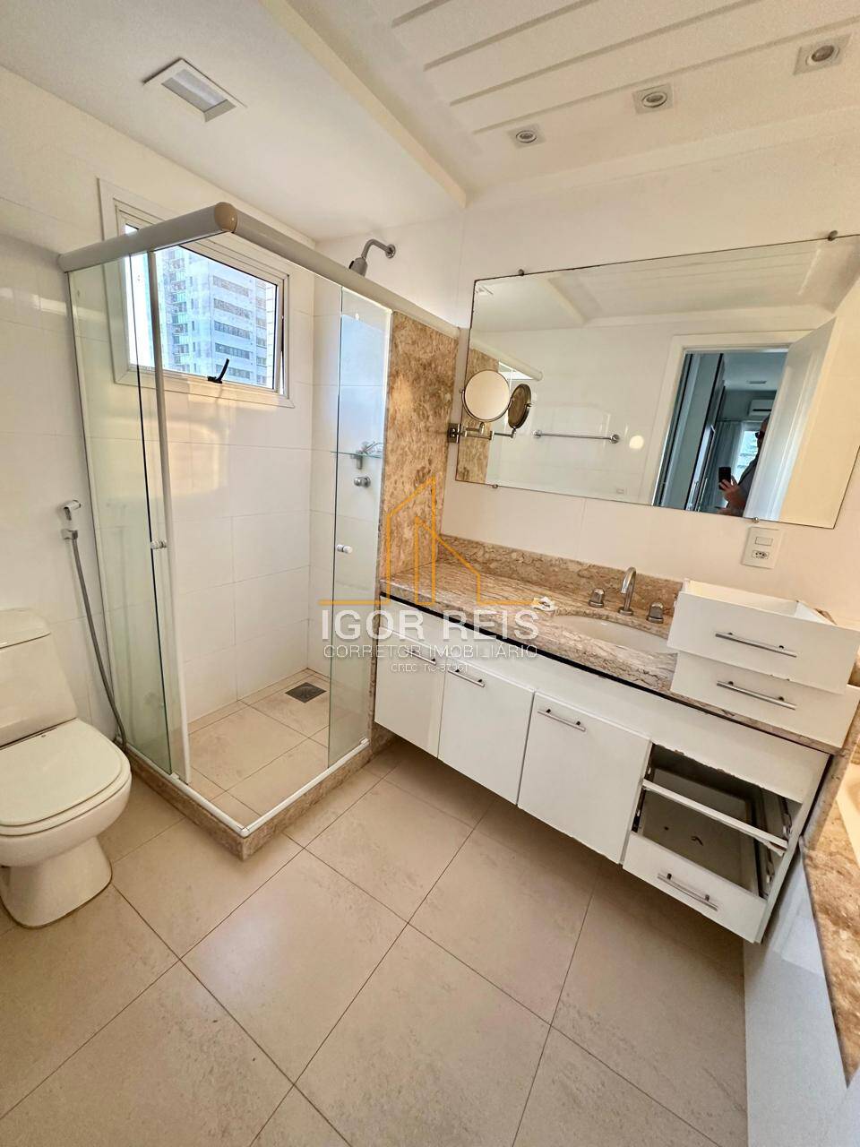 Apartamento para alugar com 3 quartos, 160m² - Foto 34